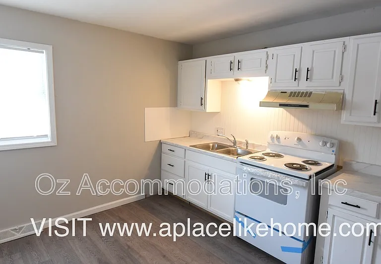 1109 S Appleton Ave — Photo 4