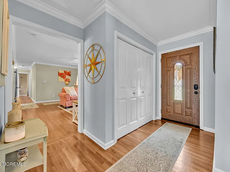 60 Farrell Dr — Photo 5