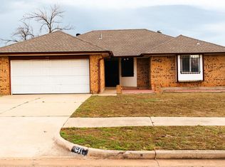 641 NE 16th St, Moore, OK 73160