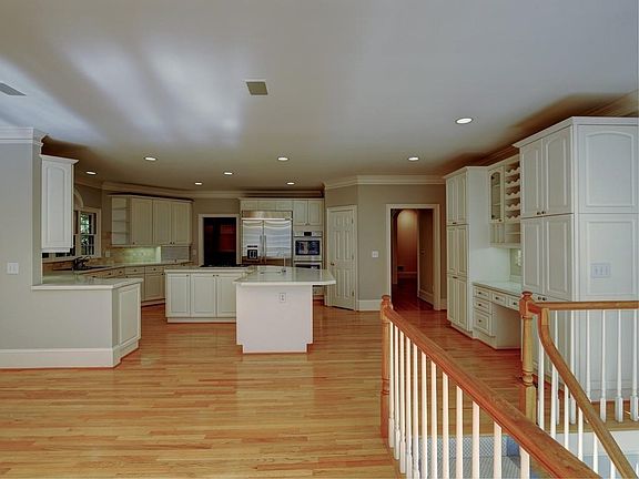 4th image of 664 Willow Knoll Dr SE