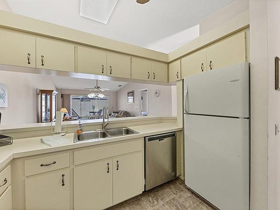 4th image of 5544 37th St E