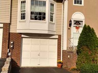 461 Shadywood Dr, Pittsburgh, PA 15235