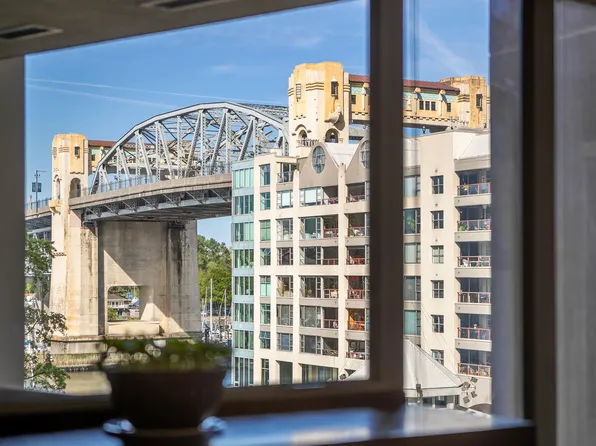 990 Beach Ave #503, Vancouver, BC V6Z 2N9