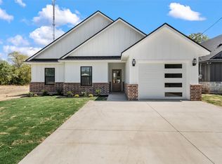 300 Johnson St, Mc Gregor, TX 76657