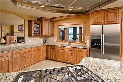 Beautiful mountain views out the kitchen window! Stainless Appliances.