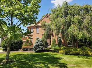 223 Weatherburn Ct, Powell, OH
