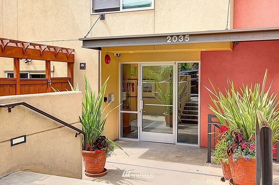 1st image of 2035 Eastlake Ave E APT 204