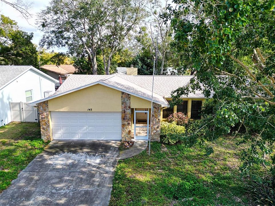 1st image of 142 Cherry Laurel Dr