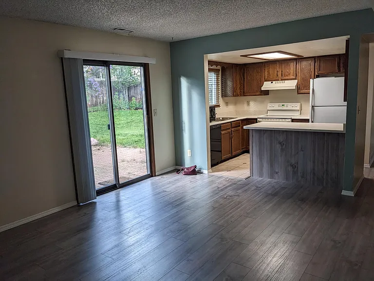6220 Pemberton Way — Photo 9