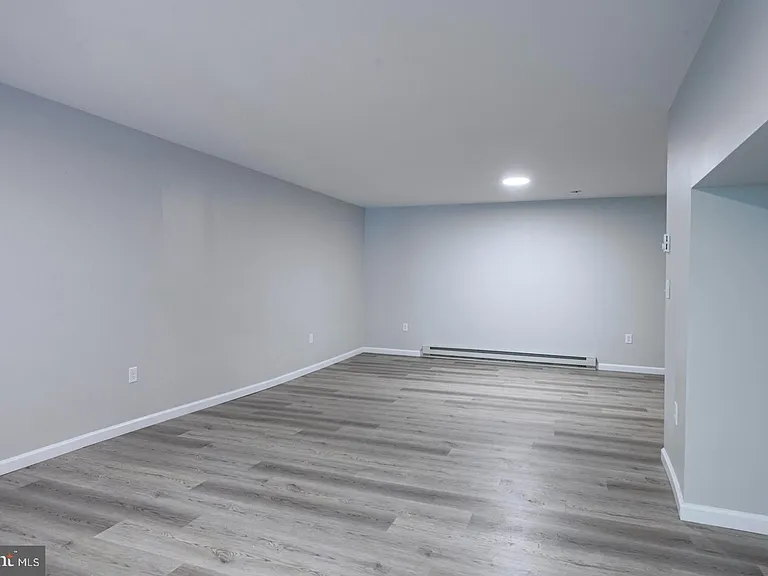 419 Woodward St #4 — Photo 4