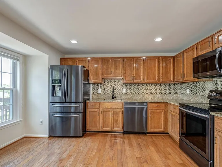 6504 Langleigh Way — Photo 5