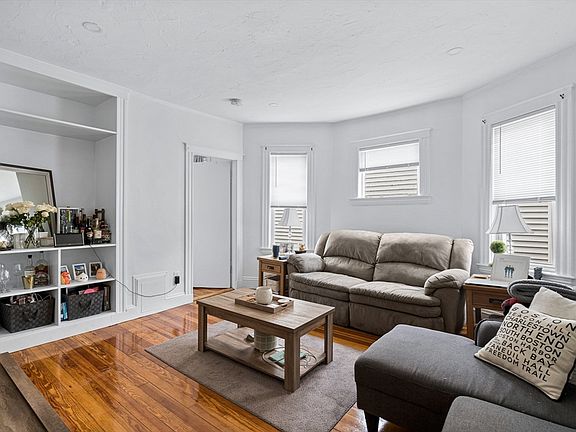 4th image of 7 Hallam St APT 3