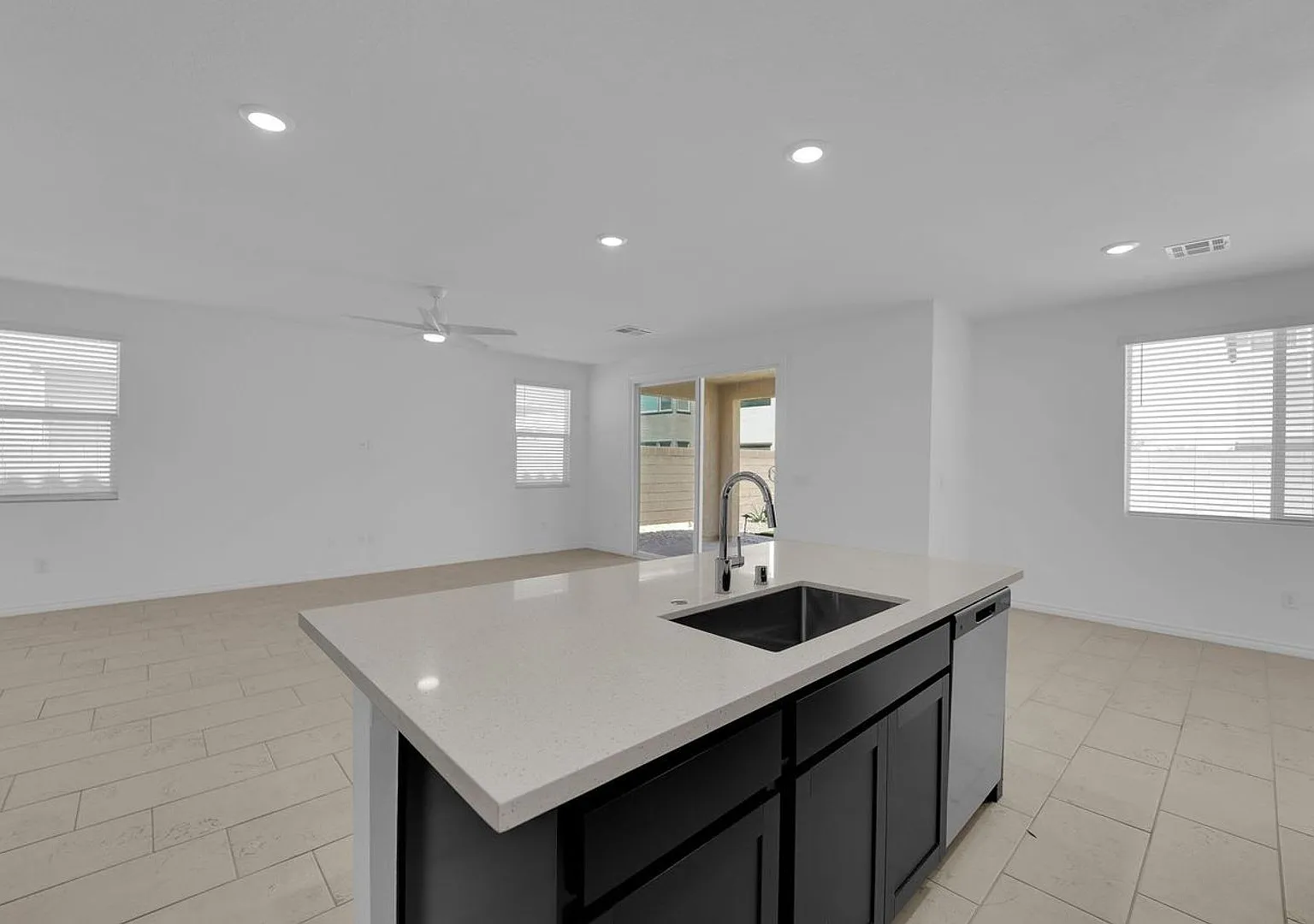 "Solar Home, Resort Backyard, Putting Green SW Las Vegas Gem" — Photo 2
