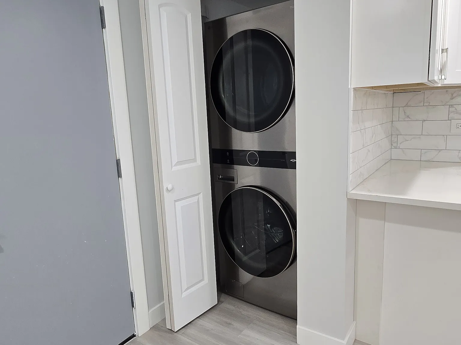 2 bed, 1000 sqft, $1,995 — Photo 2