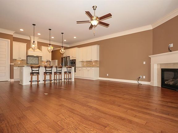 5th image of 9524 Symphony Ct