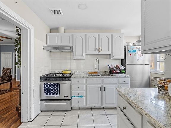 3rd image of 85 Jouvette St