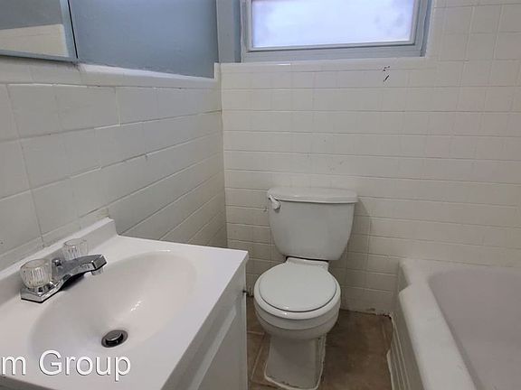 4th image of 851 22nd Ave S Unit 1
