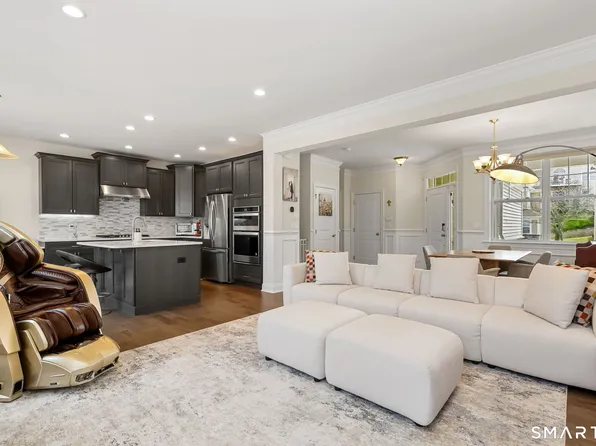 131 Winding Ridge Way #131, Danbury, CT 06810