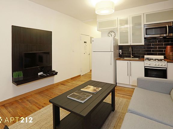 5th image of 174 Elizabeth St APT 4