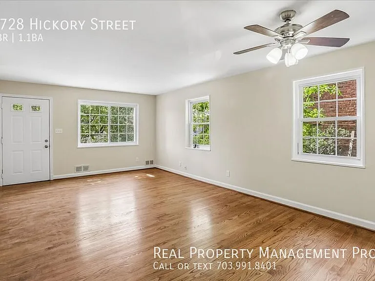 2728 Hickory St — Photo 2