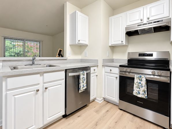 5 Lockhart Cir APT J