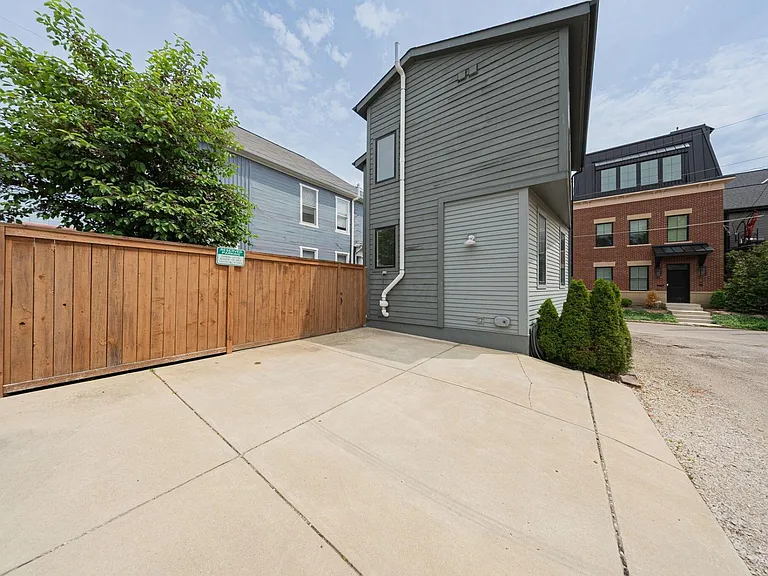 567 Lathrop St — Photo 44