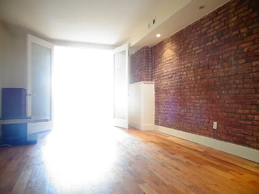 Rented by Lofts and Flats LLC | media 31