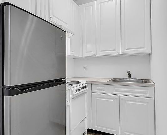 5th image of 425 W 24th St APT 4G