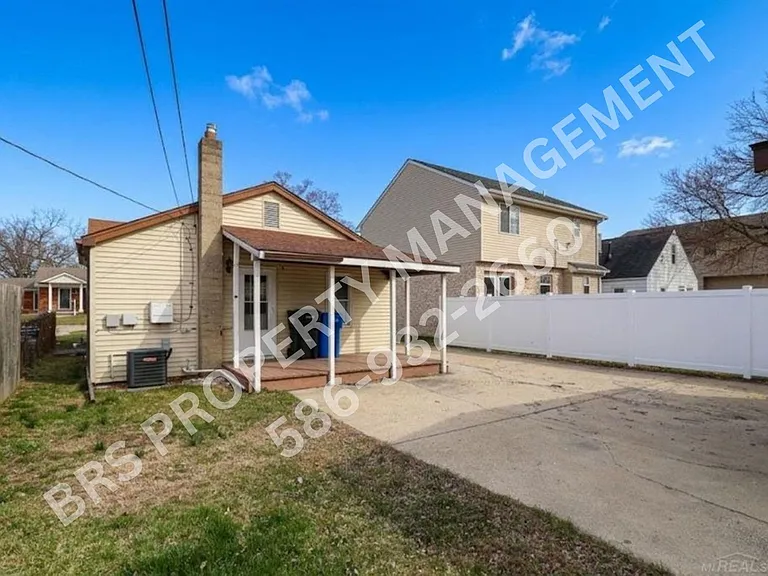 30791 Alger St — Photo 14