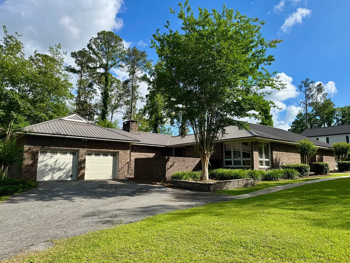 Building Photo - 2303 Riverhill Dr