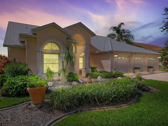 5th image of 571 Sunset Lakes Dr