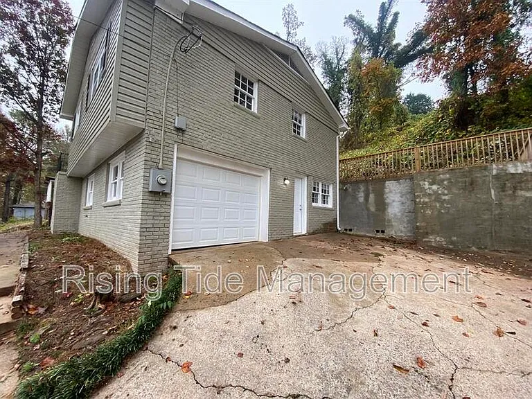 405 Lance Ln — Photo 13