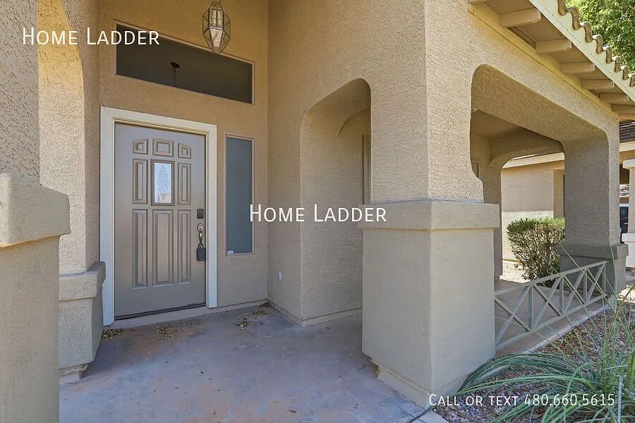 Spacious 4 Bed Home with Swimming Pool - Laredo Ranch! — Photo 4