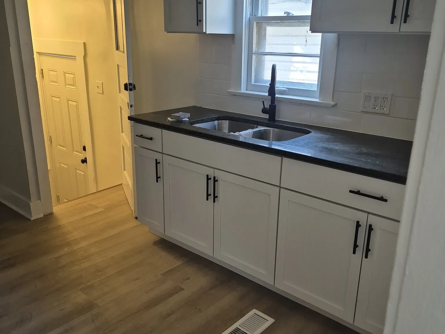 3 Bed Unit in Cleveland- $1400/mo - Available 8/28/2026 — Photo 3