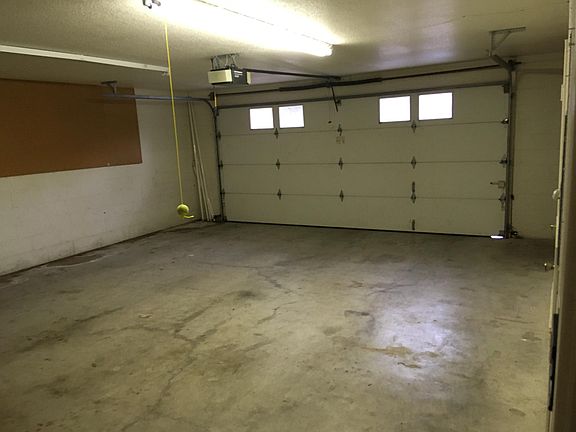 3rd image of 2340 University Dr