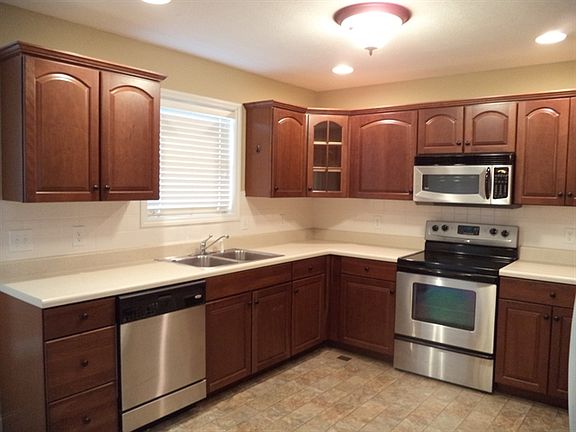 5th image of 2217 Country Brook Ln