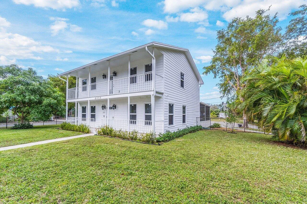 4 bed, 3.0 bath, 1926 sqft, $5,300 — Photo 3