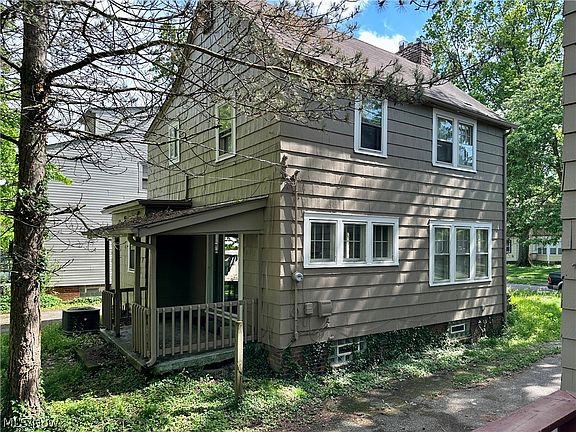 5th image of 1171 Erieview Rd