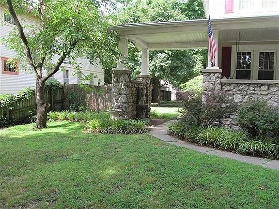2nd image of 403 S Vermont Ave