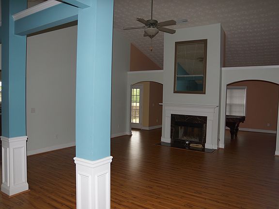 3rd image of 128 Oakwood Dr