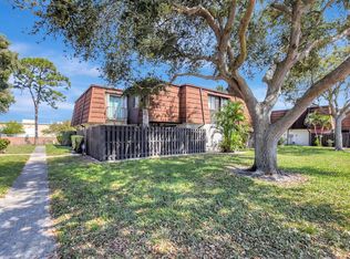 2152 White Pine Cir APT A, Greenacres, FL 33415