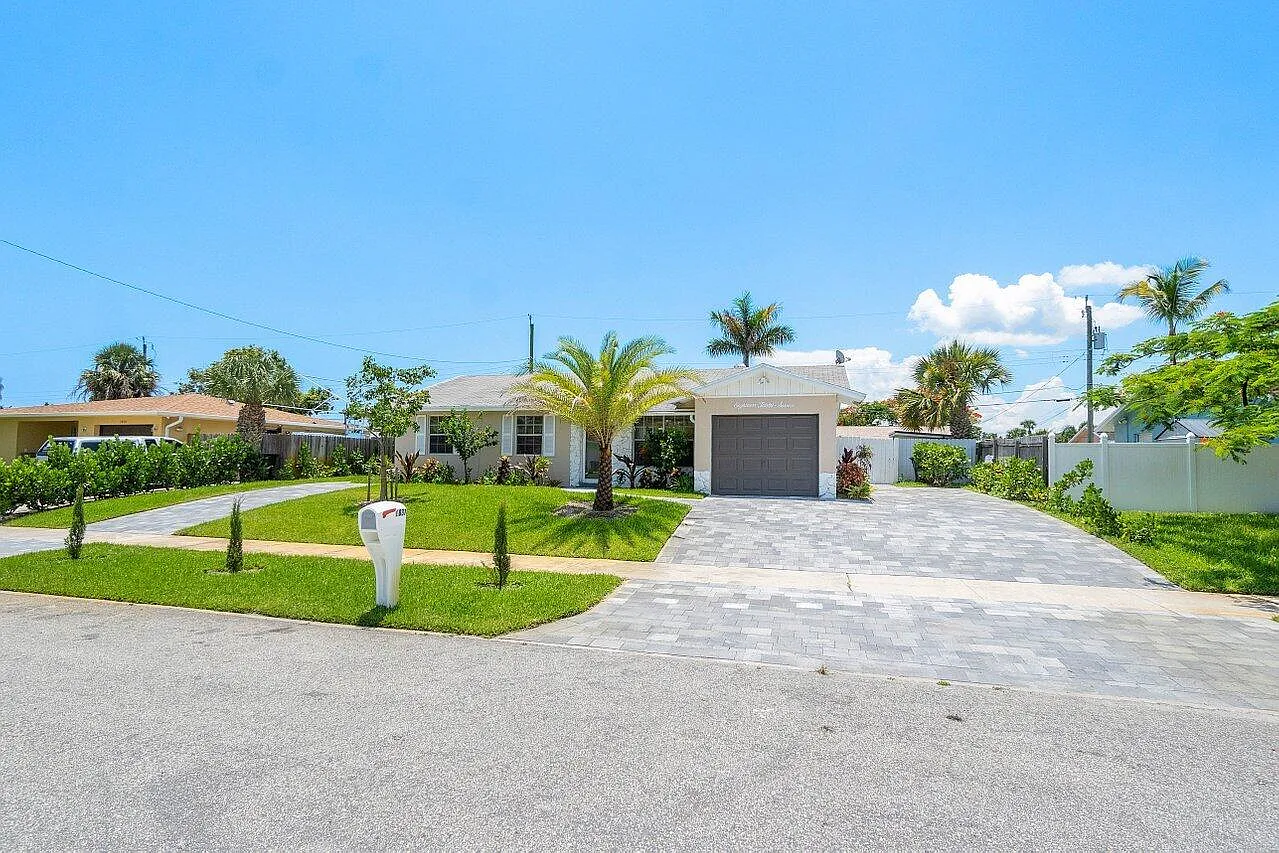 3 bed, 2.0 bath, 1746 sqft, $4,990 — Photo 2