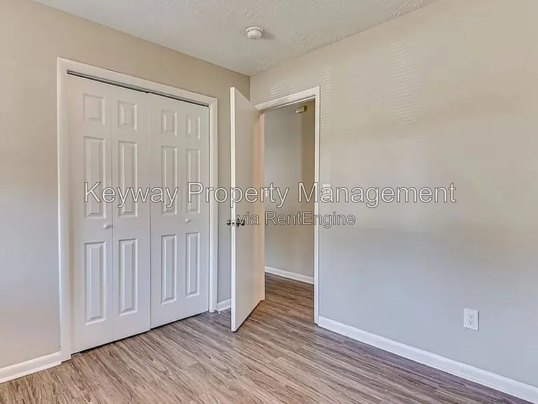 2204 Sandra Ct — Photo 16