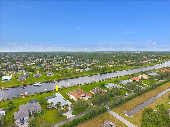 4th image of 2640 SW River Shore Dr