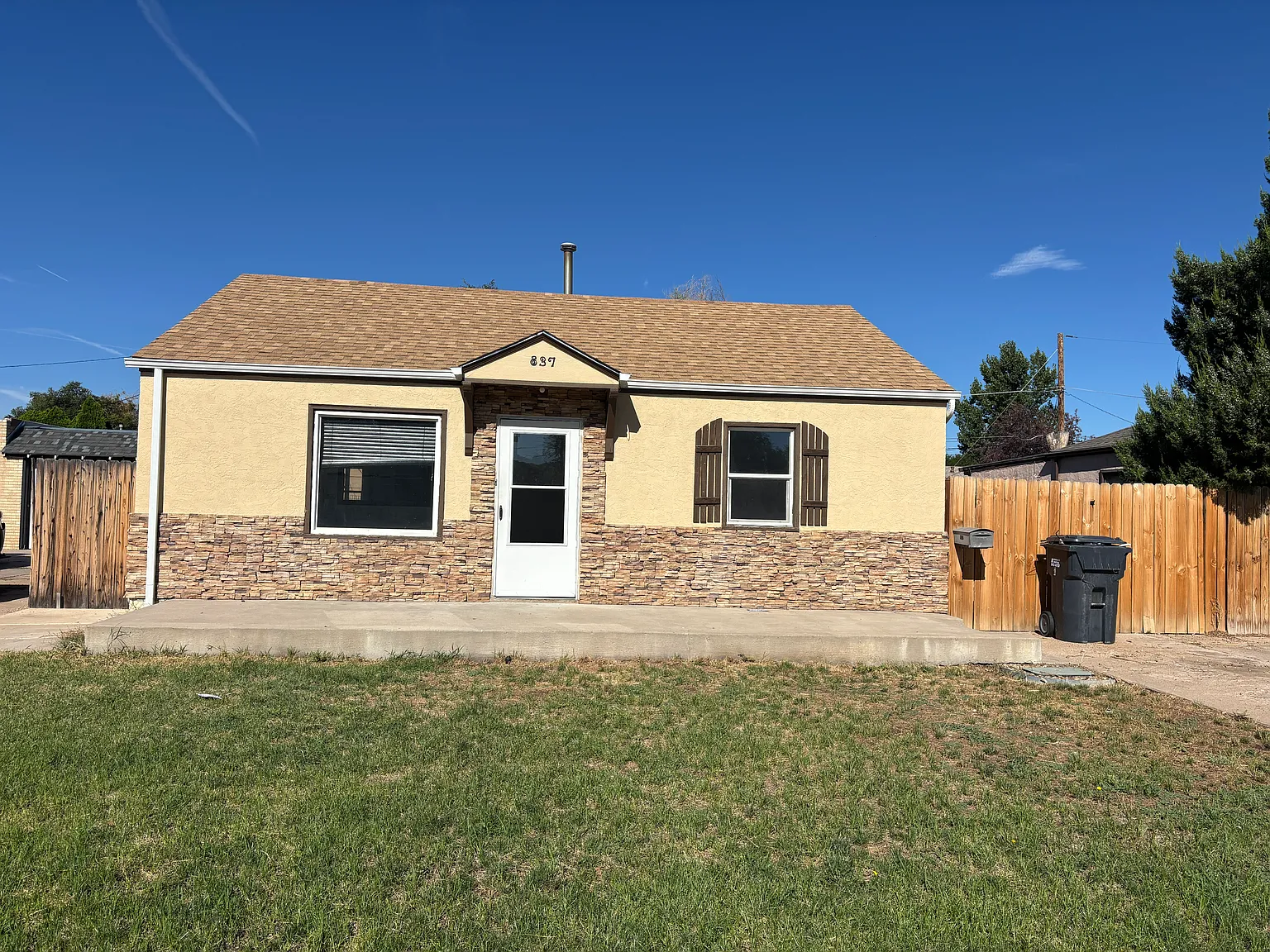 2 bed, 750 sqft, $1,250 — Photo 1