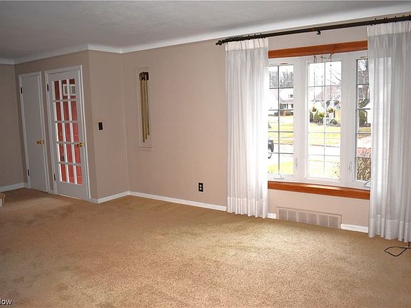 2nd image of 27110 Parkwood Dr