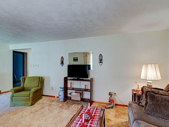 4th image of 2708 Lutz Ave