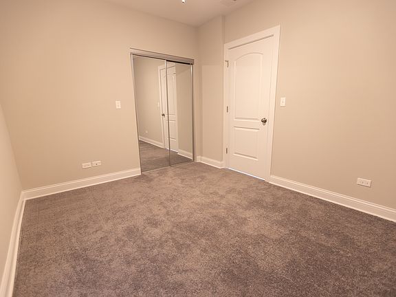 5th image of 2628 N Whipple St #1