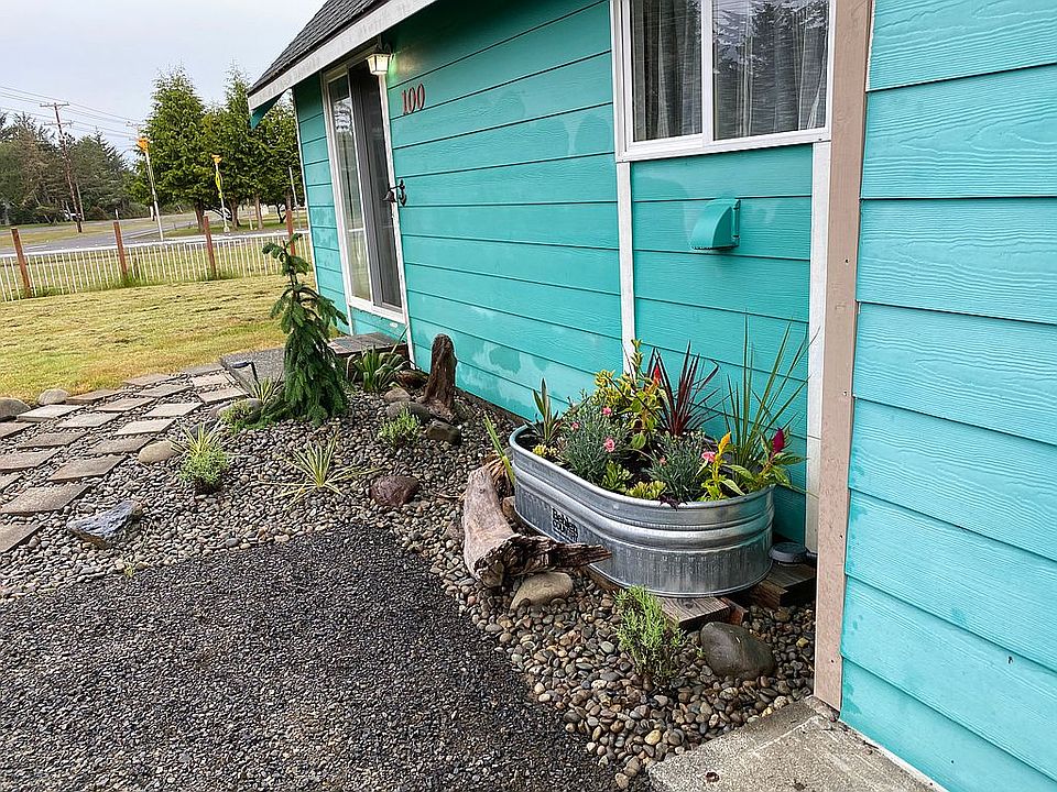 2nd image of 100 Ocean Lake Way NE