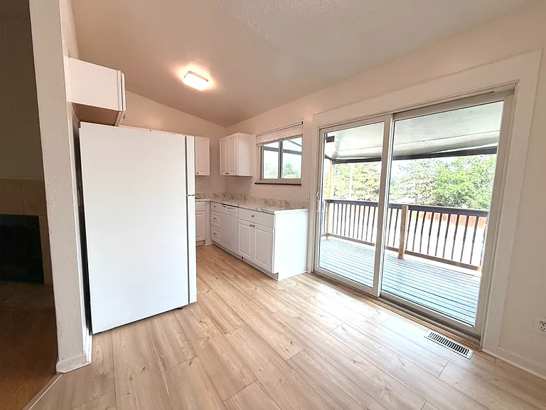 Kitchen with breakfast nook - flow to the deck